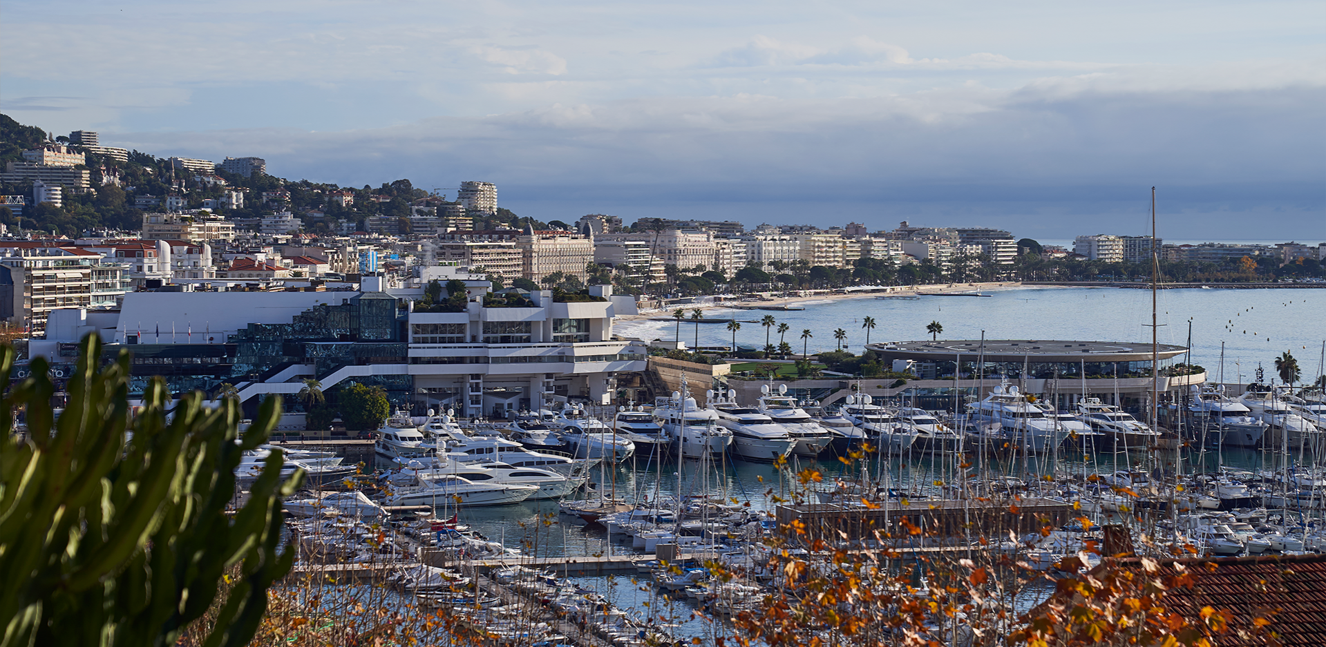 Cannes, France - December 05, 2018: ILTM, International Luxury Travel  Market, Business Atmosphere in the Palais des Festivals, LVMH Management. a  Reed Travel Exhibitions Event, Trade Fair, Reisen, Luxury, Fachmesse, Hotel,  Hotels
